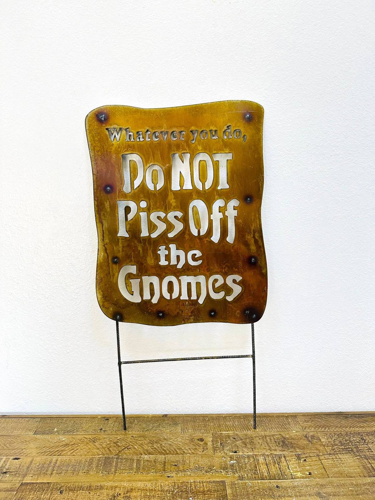 30-839 - Do Not Piss Off The Gnomes Stake